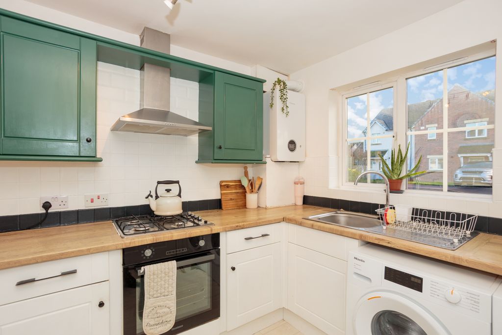 Property photo 3 of 35 Kitchen