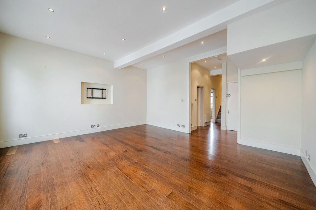 Property photo 3 of 8 Picture No. 19