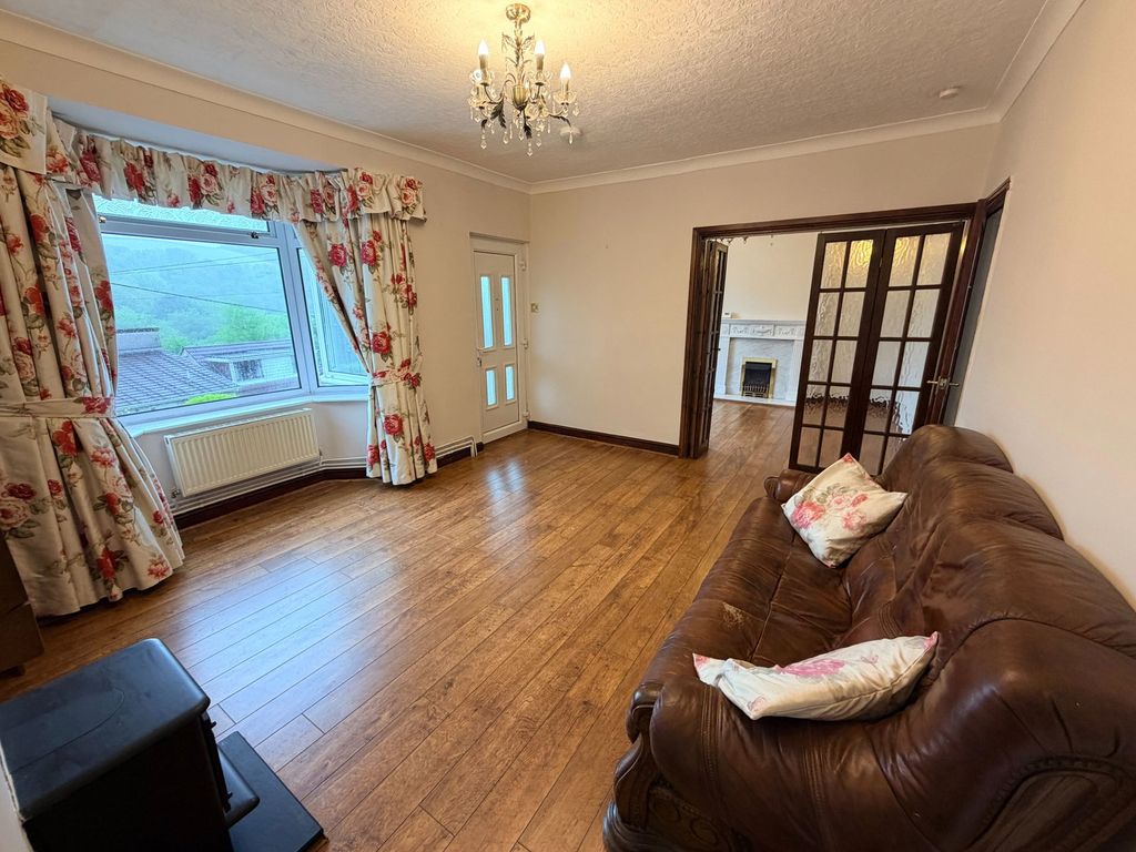 Property photo 3 of 31