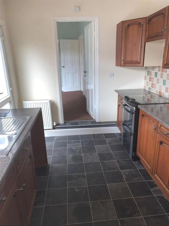 Property photo 2 of 7 Kitchen