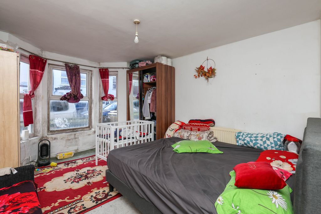 Property photo 3 of 19 Gallery