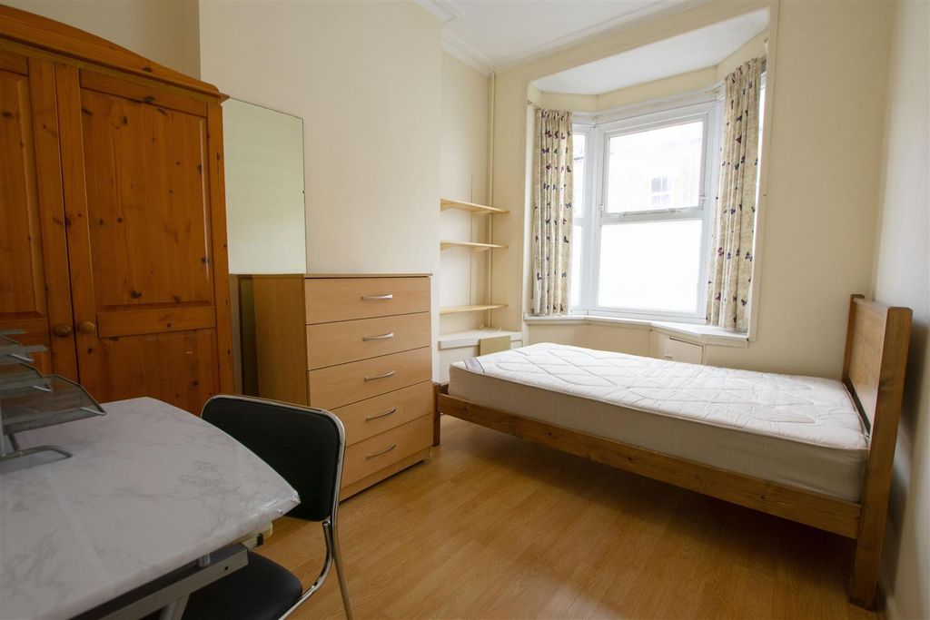 Property photo 1 of 11 Bedroom