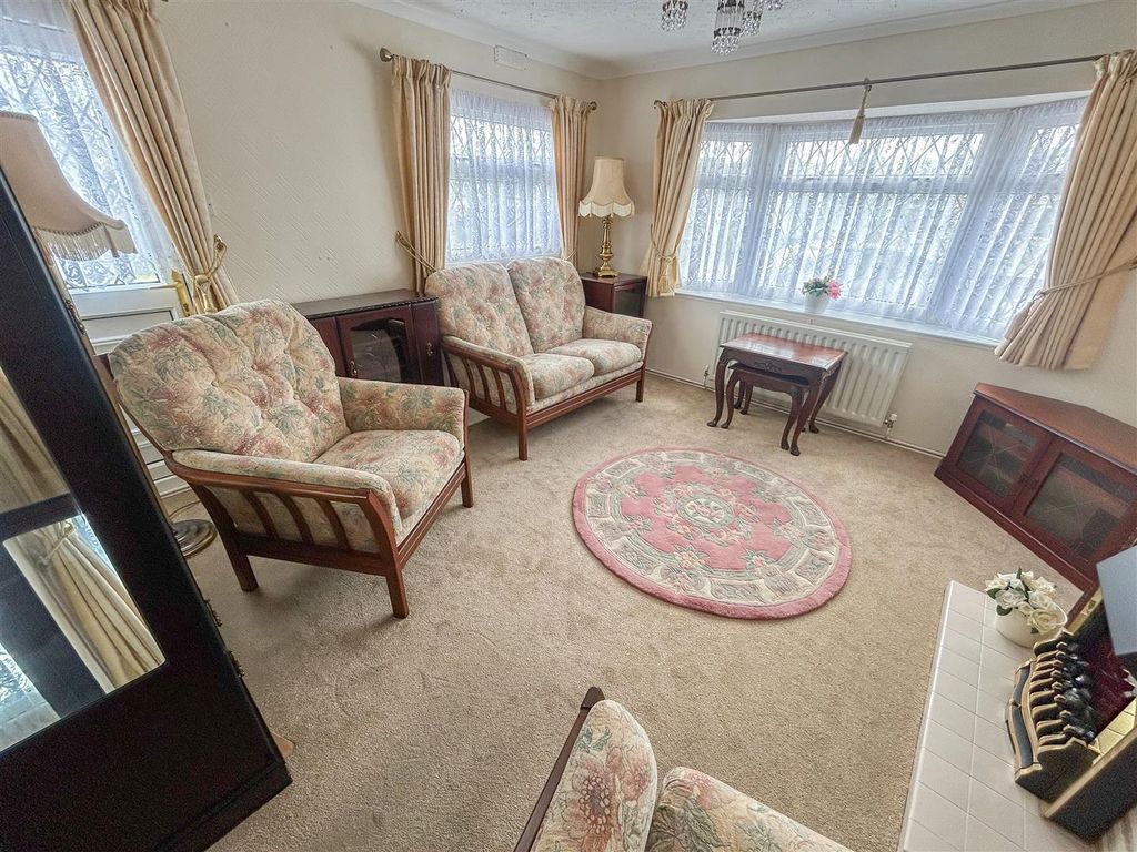 Property photo 2 of 7 Lounge