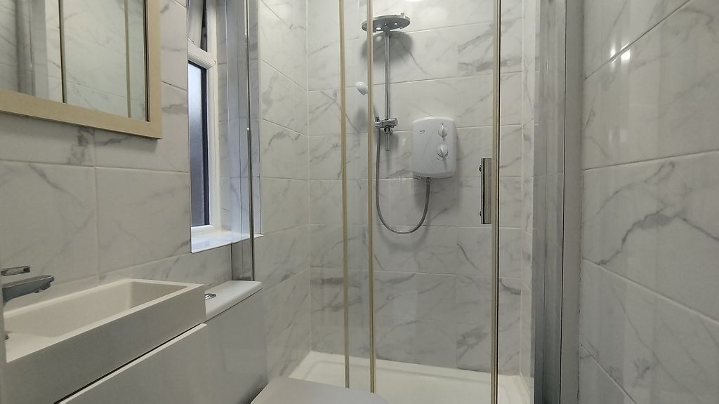 Property photo 3 of 6 Bedroom