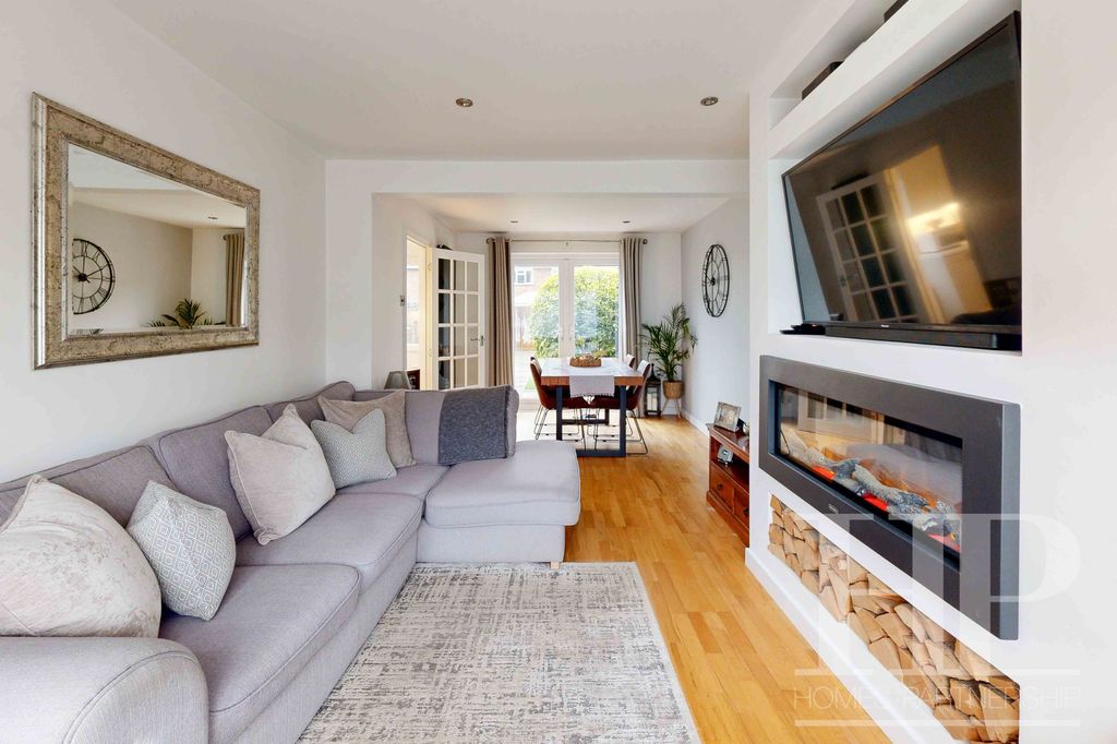 Property photo 2 of 17