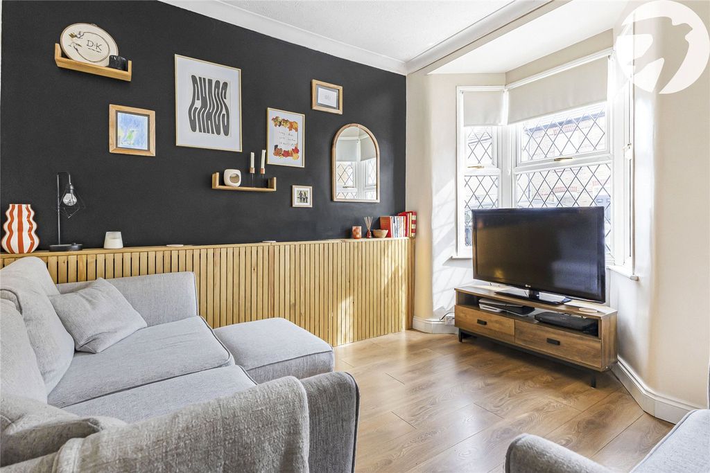 Property photo 2 of 14 Picture No. 17