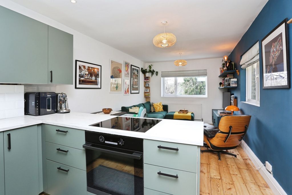 Property photo 2 of 16 Pbox-Img.Jpg