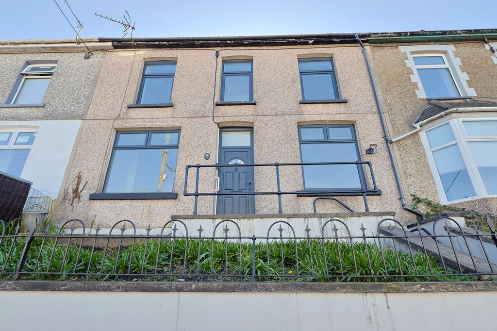 Property photo 2 of 46 Picture No. 45