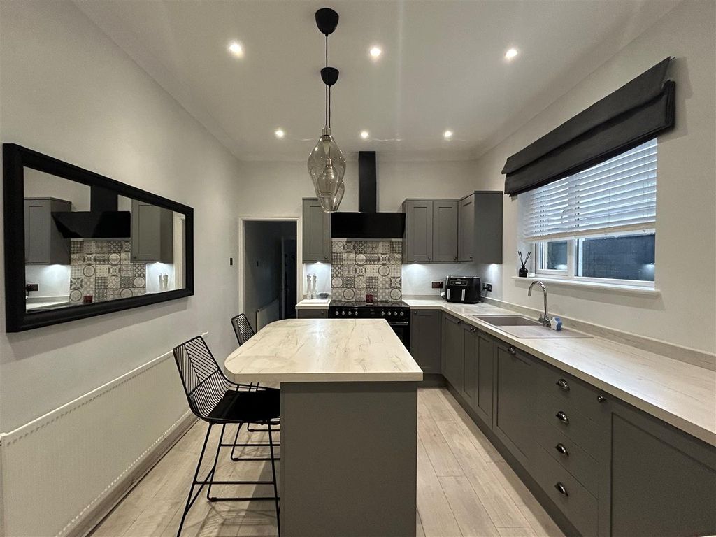 Property photo 2 of 20 Kitchen