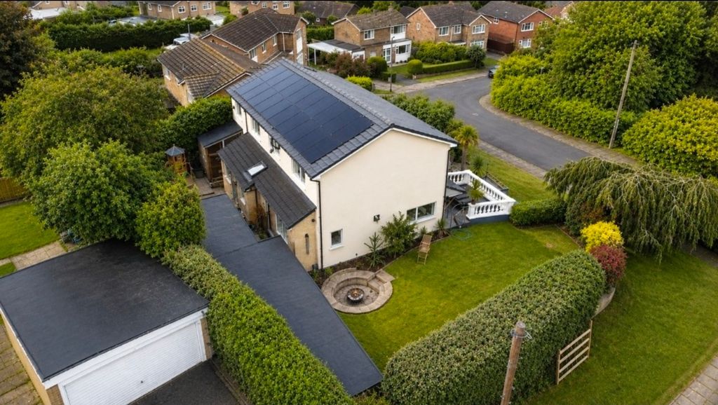 Property photo 2 of 66