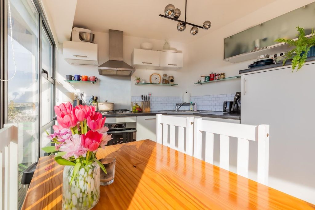 Property photo 2 of 16 12 The Royal (13 Of 15).Jpg