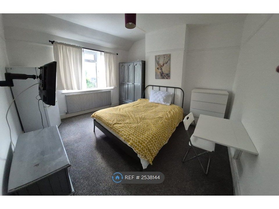 Property photo 1 of 6 Available 5th September