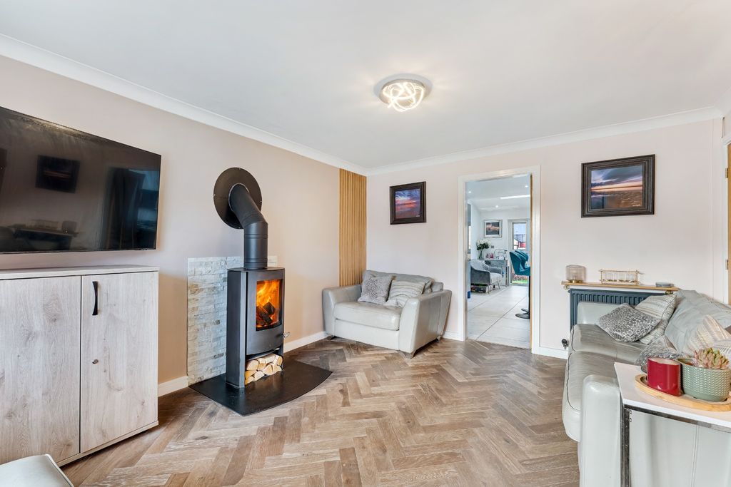 Property photo 3 of 38 4208652