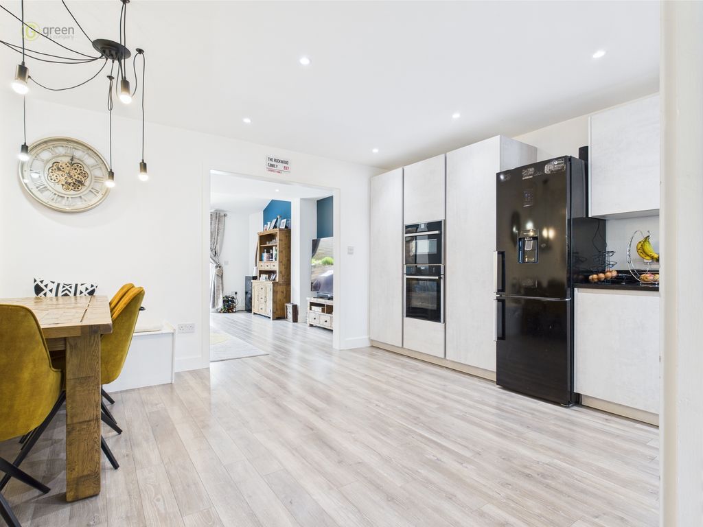 Property photo 3 of 44