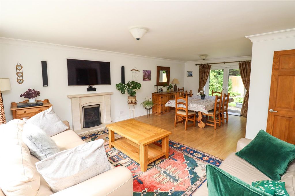 Property photo 3 of 29 Living/Dining Room