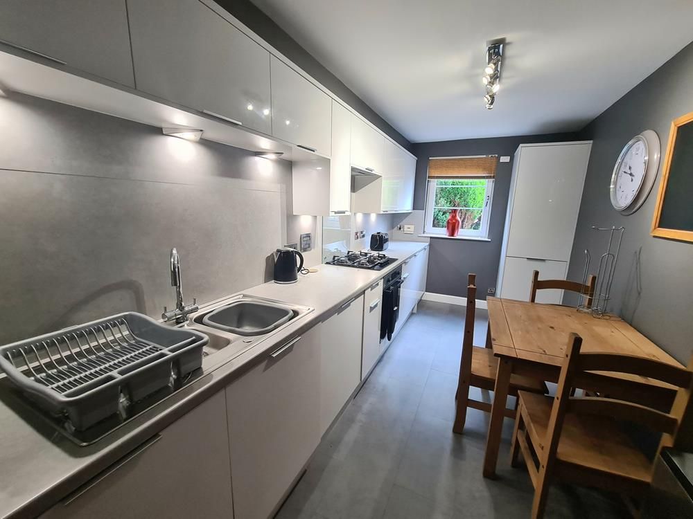 Property photo 2 of 10 Kitchen