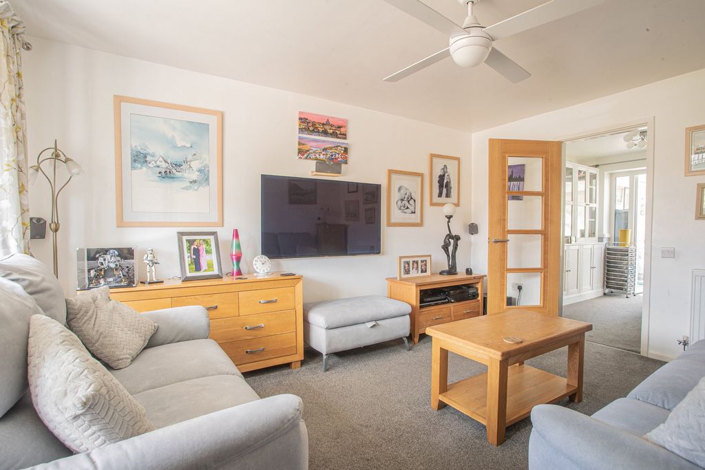 Property photo 2 of 19