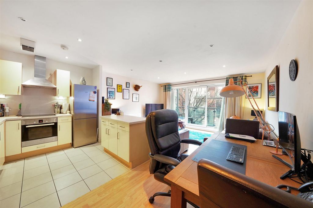 Property photo 3 of 14 Flat 34, Rosse Gardens - Efjfhhi1Qfffzhqy2Rn7.Jpg