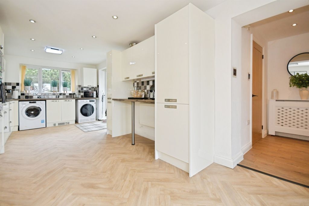 Property photo 3 of 25