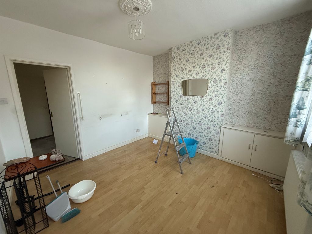 Property photo 2 of 8 Lounge