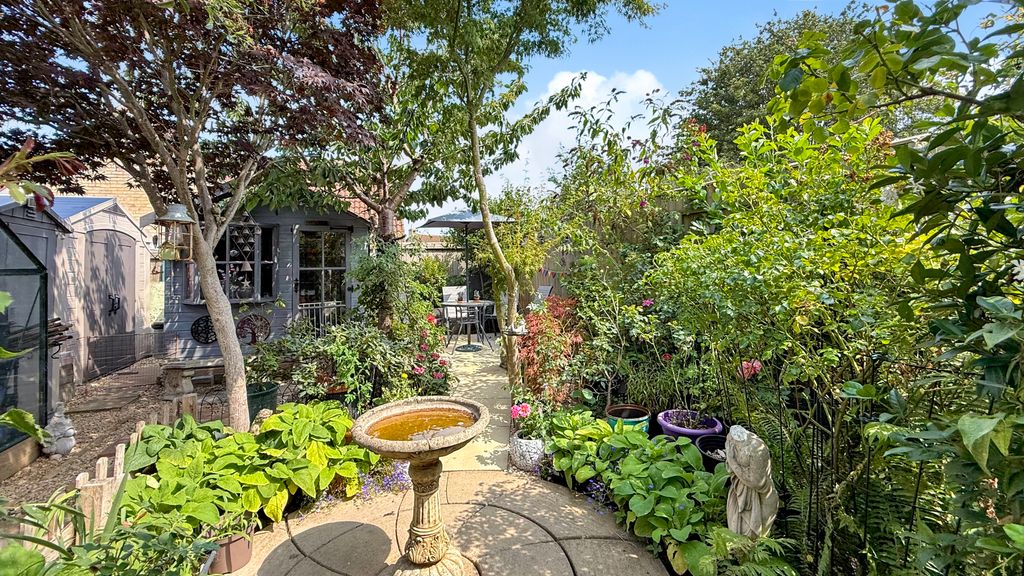 Property photo 2 of 20 Garden