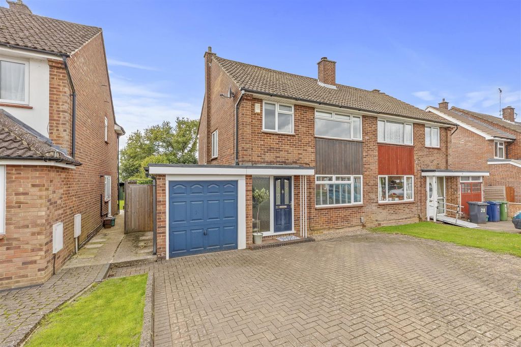 Property photo 1 of 15 22 The Pastures, Hp13 5Lz-15.Jpg