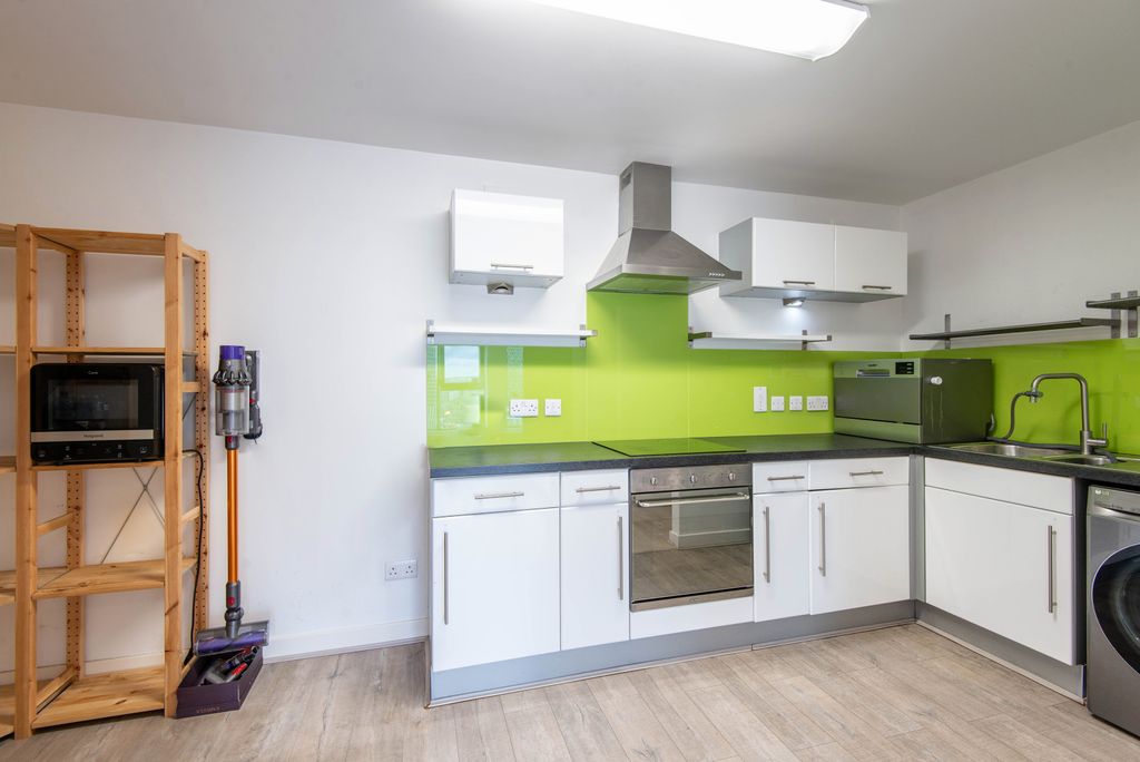 Property photo 2 of 7 Picture No. 04