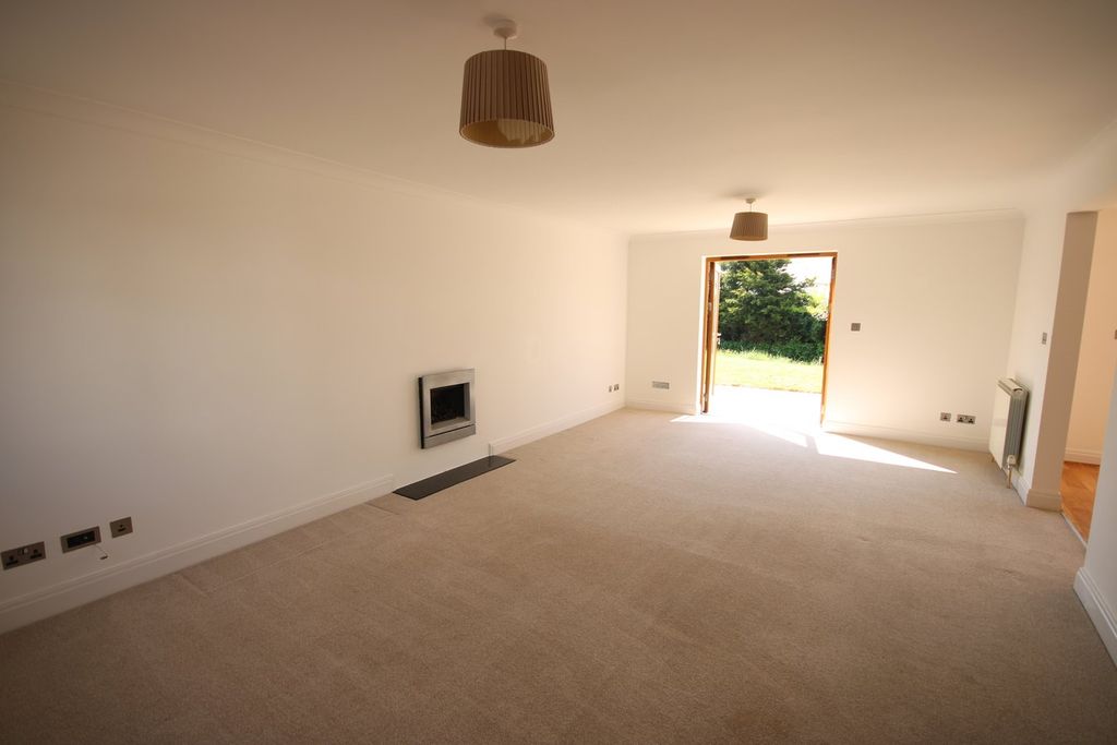 Property photo 3 of 44