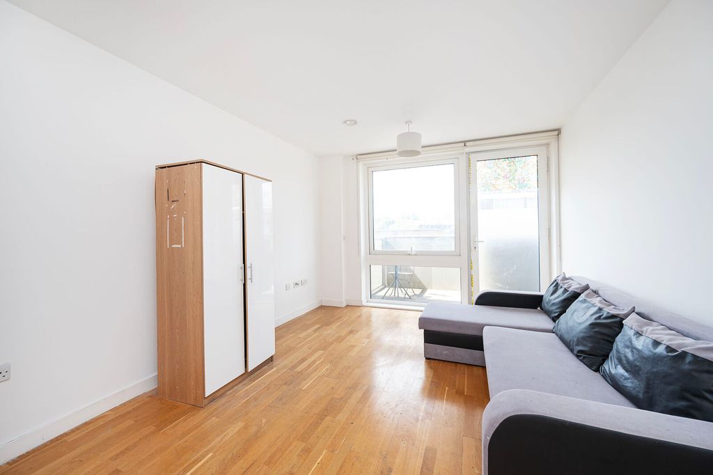 Property photo 2 of 9