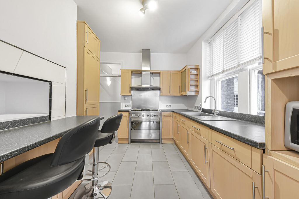 Property photo 3 of 13 Kitchen