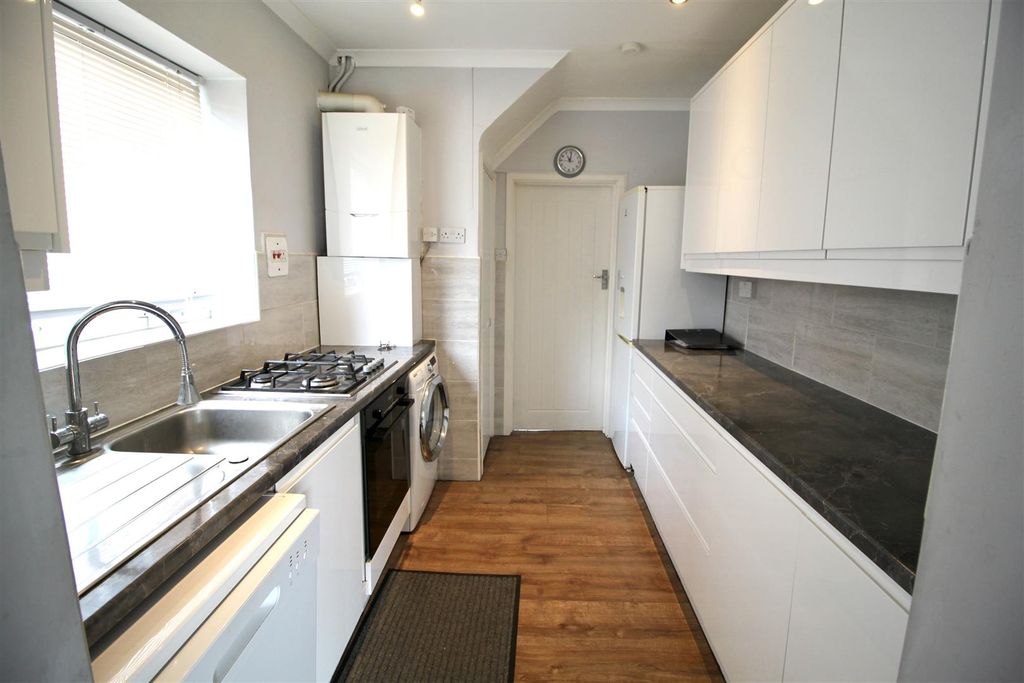 Property photo 2 of 14 Kitchen