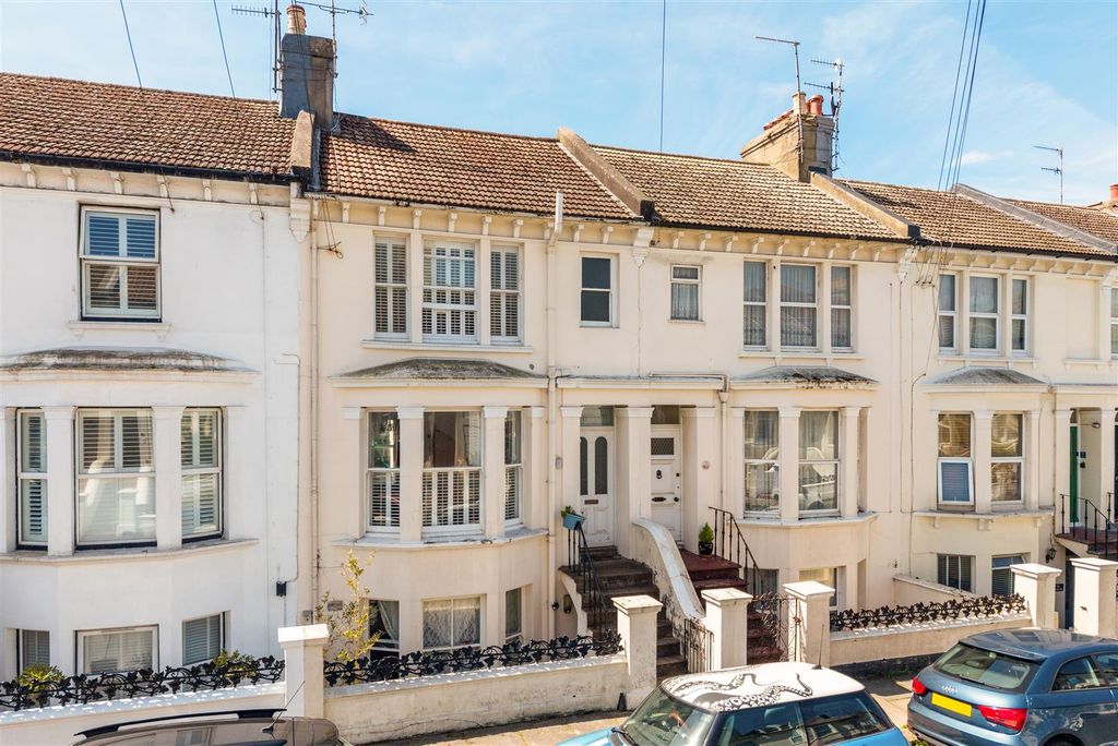 Property photo 1 of 26 18 Goldstone Road-1.Jpg