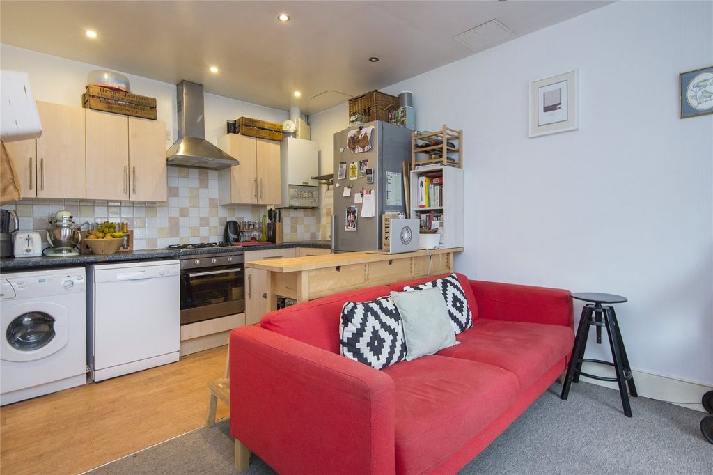 Property photo 1 of 9 Reception/Kitchen