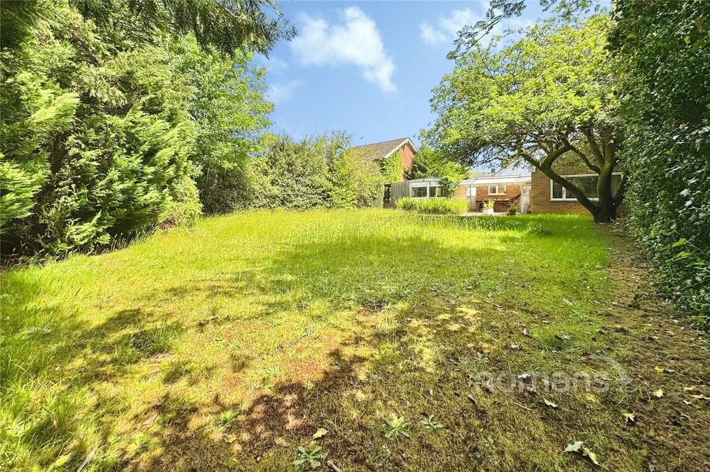 Property photo 3 of 19 Garden