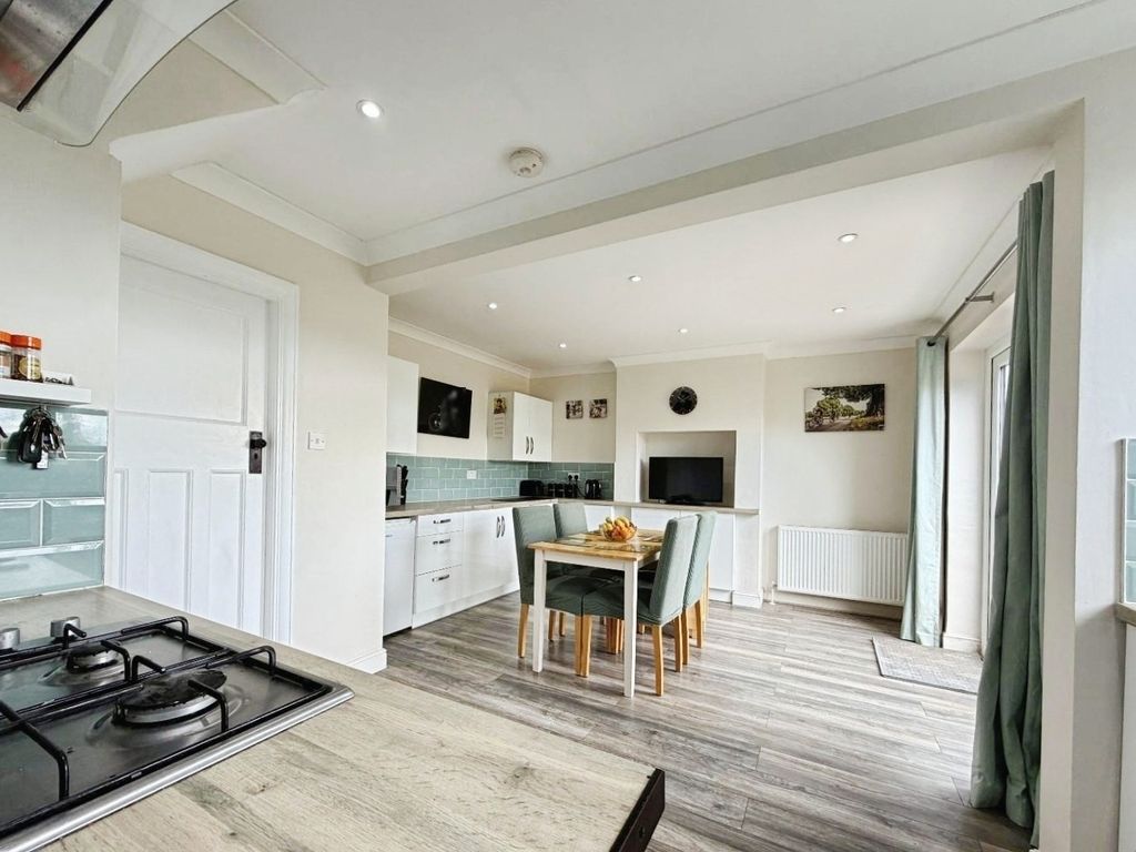 Property photo 3 of 14 Kitchen/Dining Room
