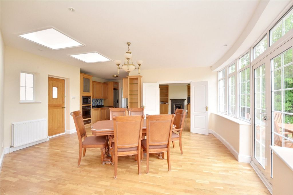 Property photo 2 of 27 Picture No. 15