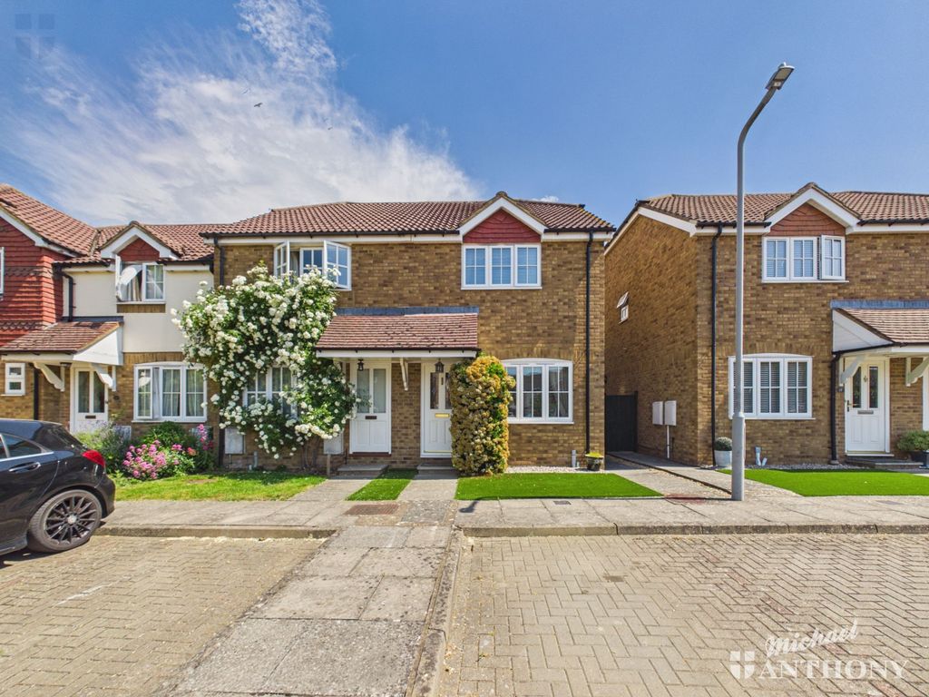Property photo 1 of 9 Cam03852G0-Pr0674-Still012