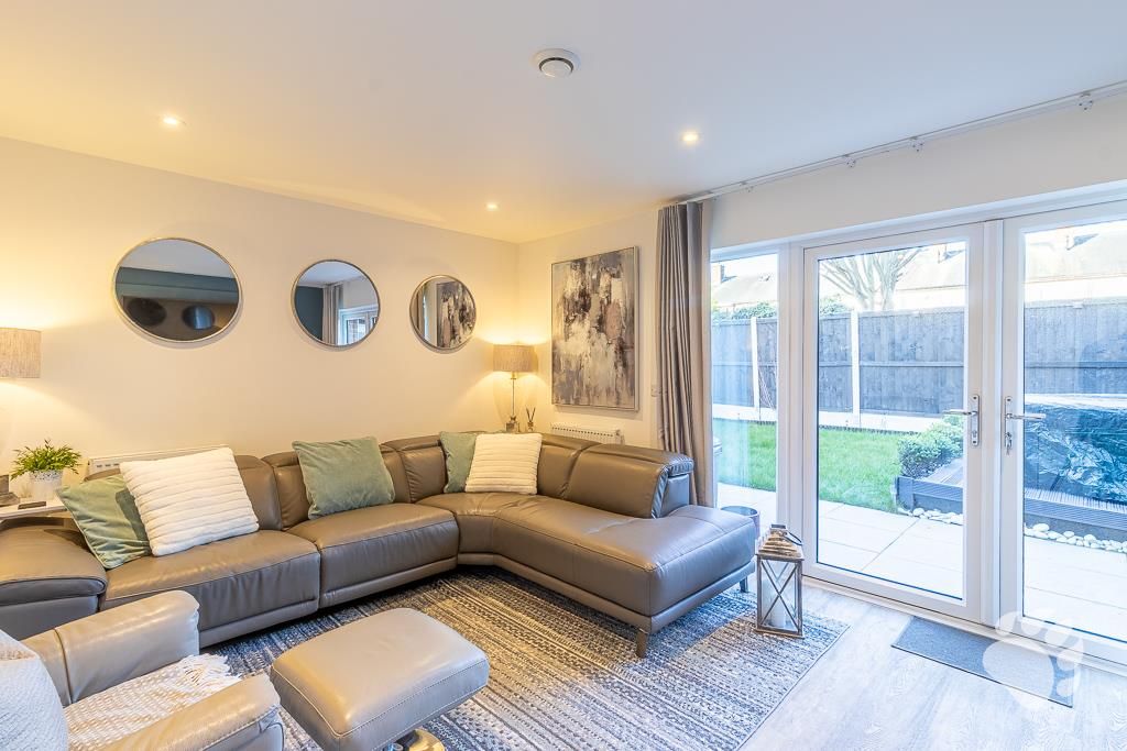 Property photo 2 of 28 Lounge