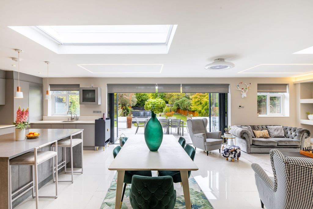 Property photo 3 of 27