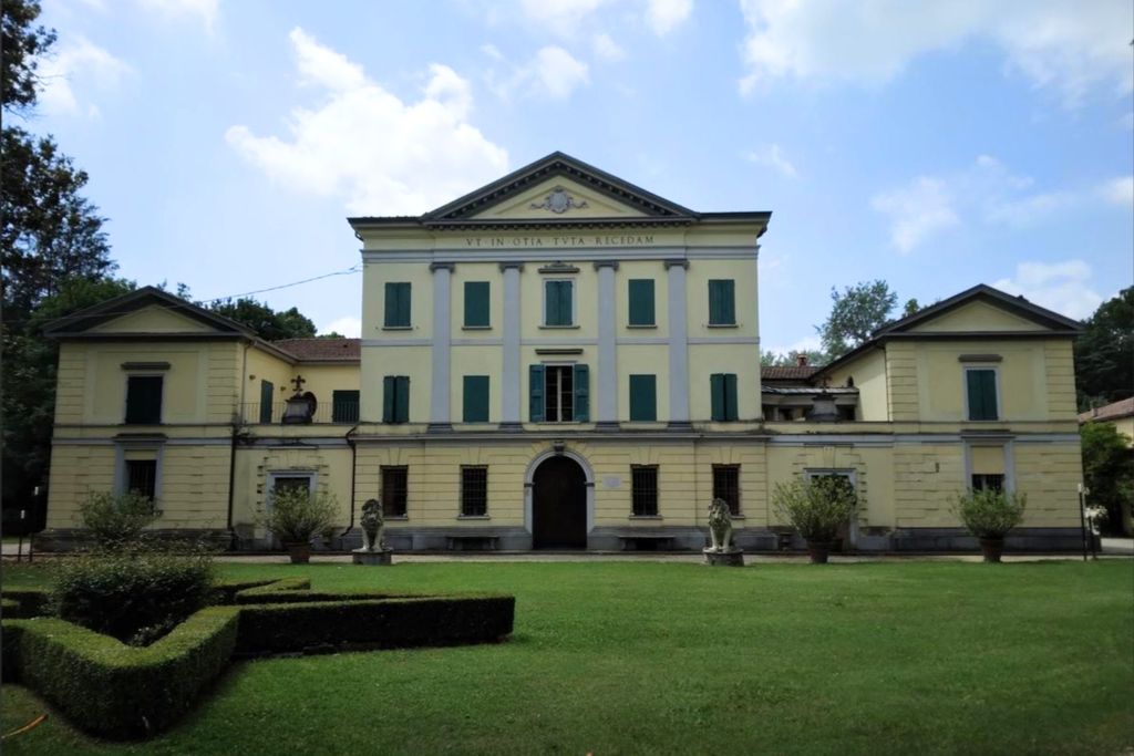 Property photo 2 of 14