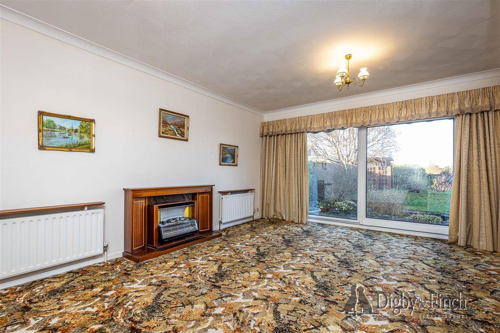 Property photo 3 of 16 Sitting Room