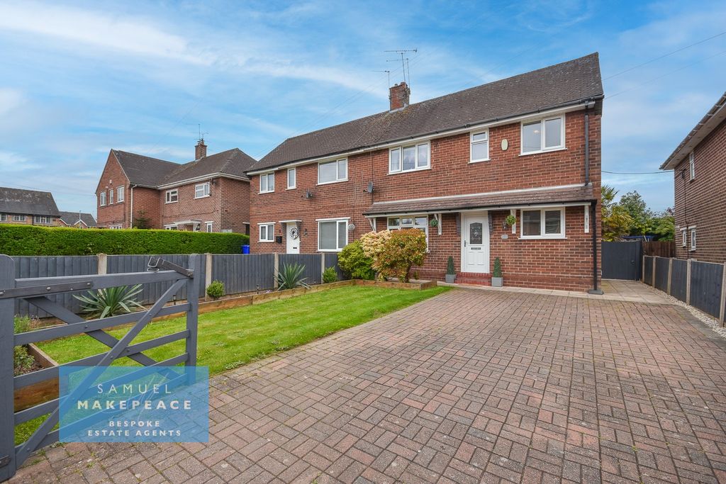 Property photo 1 of 19 Beautiful Two Bedroom Semi Detached Property With Outstanding Garden And Loft Room