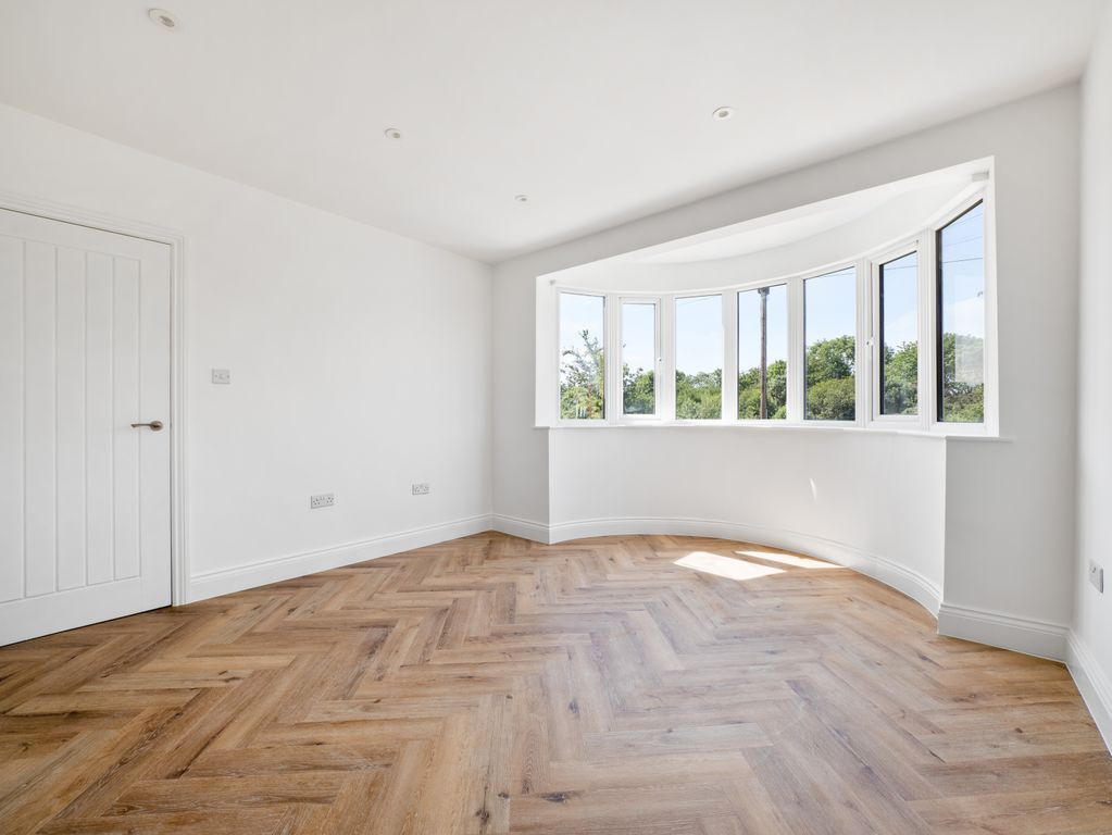 Property photo 2 of 27 Picture No. 04