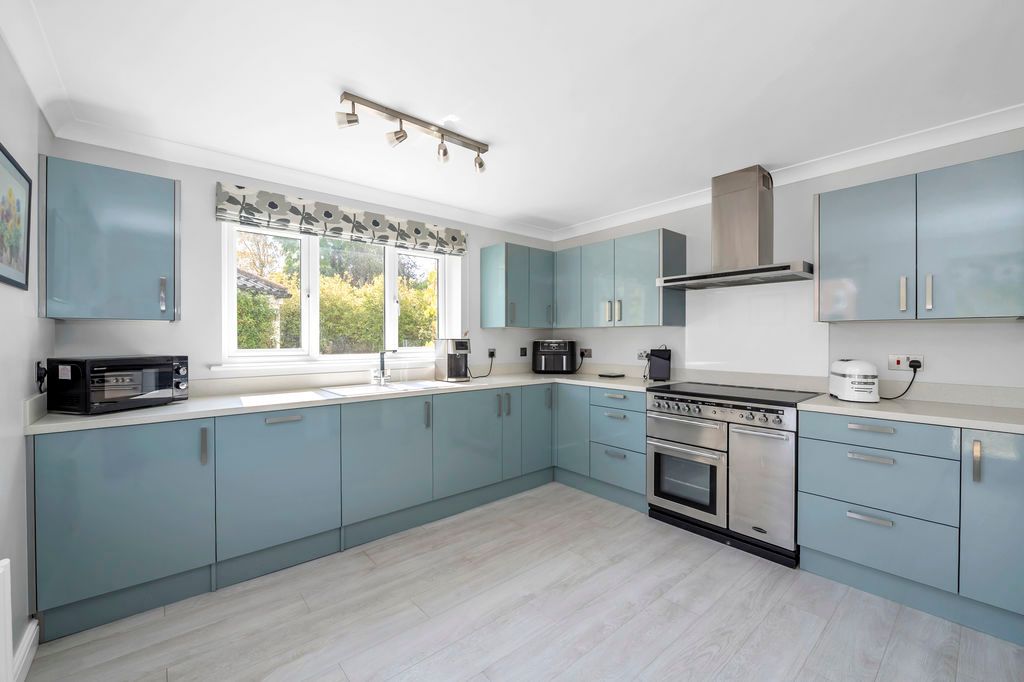Property photo 2 of 19 Kitchen