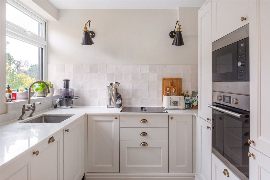 Property photo 3 of 8 Picture No. 11