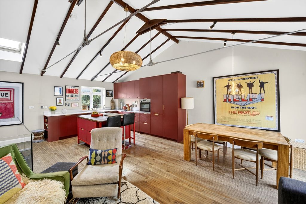 Property photo 1 of 14 Photo 4