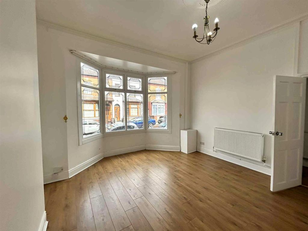 Property photo 2 of 15 5Bdfc2Ba-Fab2-4B3A-9085-564B7F0A8B8F.Jpg