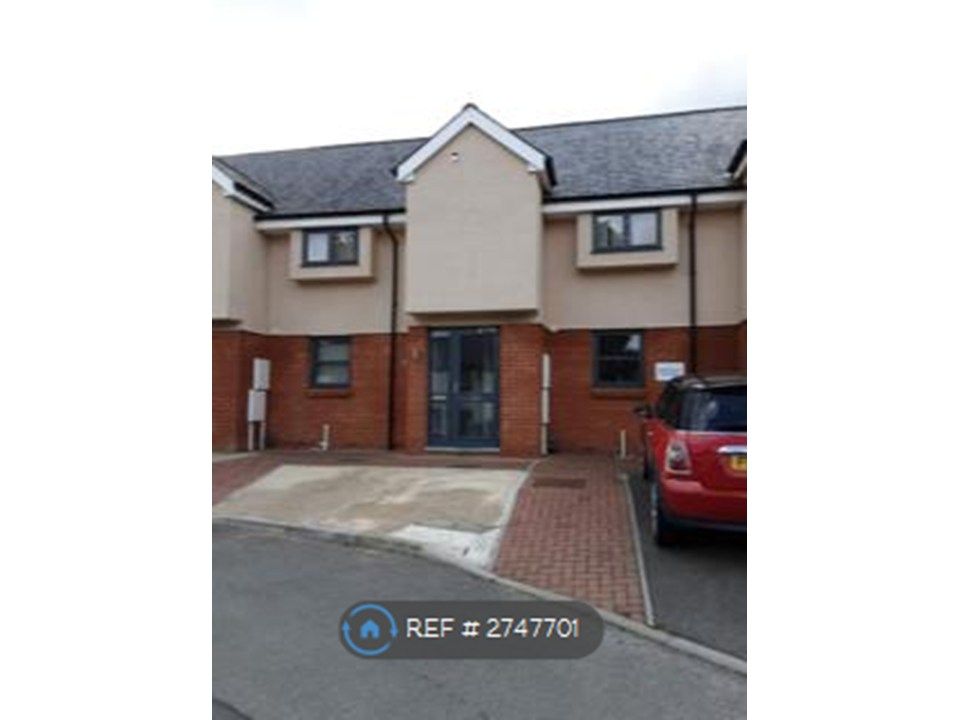 Property photo 1 of 10 Moreton Road Exterior