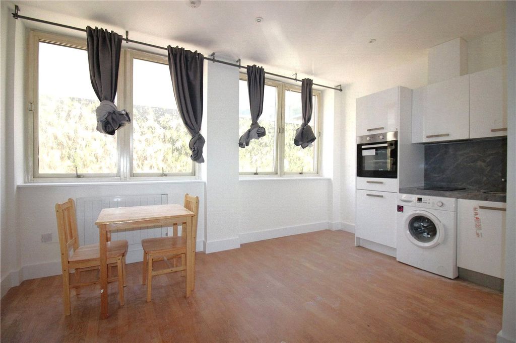 Property photo 2 of 3 Picture No. 02