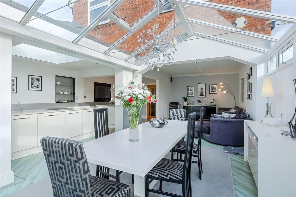 Property photo 2 of 36 Beaumont Rd_25.Jpg